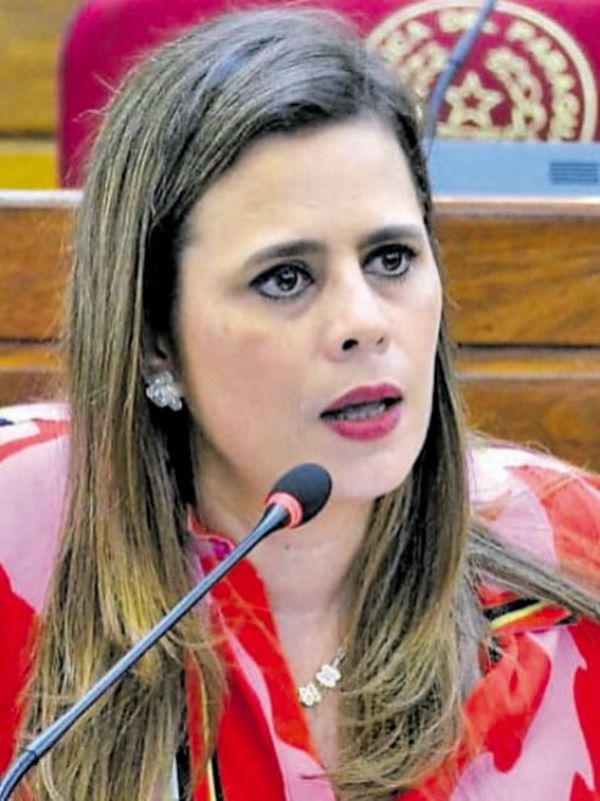 “Hay un ambiente bastante turbio y oscuro” en línea del gobierno sobre irregularidades en compra de insumos, dice diputada Kattya González - No tiene nombre - ABC Color