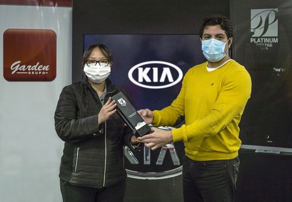 Kia Motors Corporation reconoce a Kia Paraguay - Empresariales - ABC Color