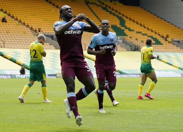 Póker de Antonio da un alivio al West Ham