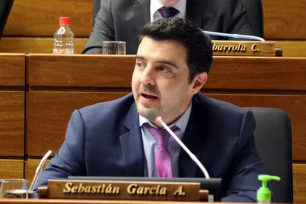 Diputado Sebastián García da positivo al Covid-19 y restringen acceso a Cámara Baja