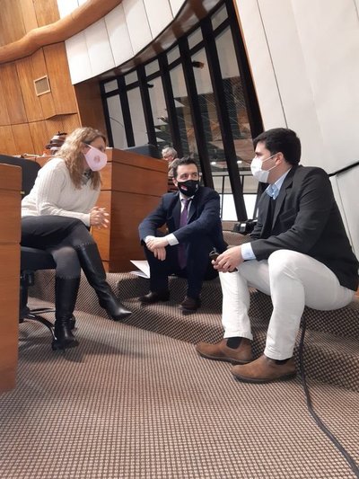 Que difícil: Hace días cuestionaron falta de distanciamiento entre diputados y ahora uno está infectado - Megacadena — Últimas Noticias de Paraguay