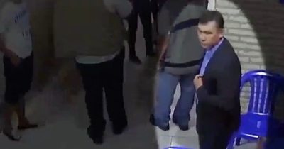 Aparece otra persona que mueve la vainilla de la escopeta