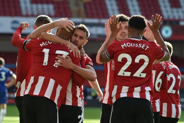 Sheffield United golea al Chelsea y se acerca a la Europa League