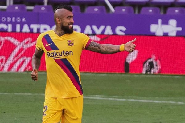 Vidal sostiene al Barcelona en la lucha - Fútbol - ABC Color