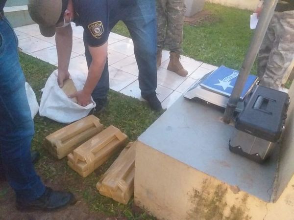 Incautan 20kg de marihuana en un colectivo que venía de Capitán Bado