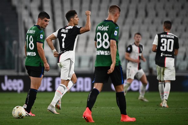 Dos penales y Cristiano Ronaldo salvan a la Juventus de una derrota en casa