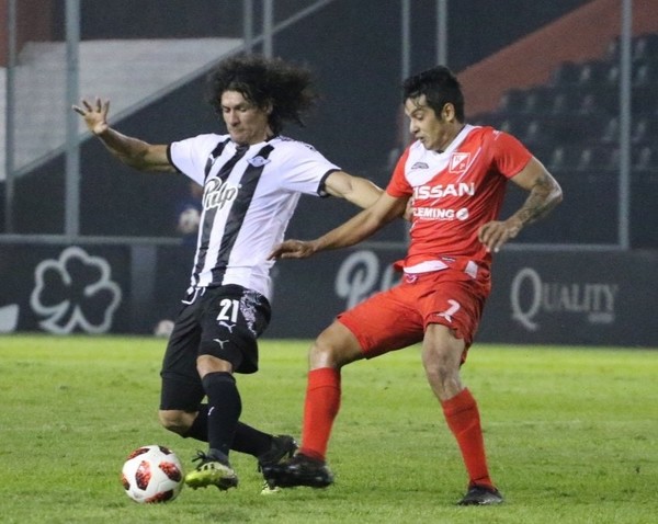 Libertad y River Plate empatan en Tuyucuá