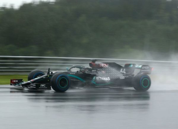 Hamilton mostró su nivel bajo lluvia y sale en punta - Automovilismo - ABC Color