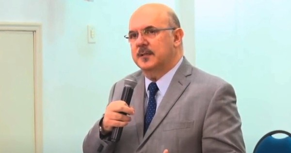 Educación en manos de pastor evangélico