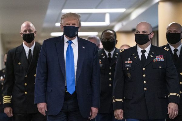 Trump se muestra con tapabocas por primera vez, mientras el coronavirus se expande por EE.UU. - Mundo - ABC Color