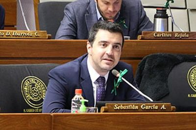 Diputado finalmente da negativo al test de COVID-19, según Salud