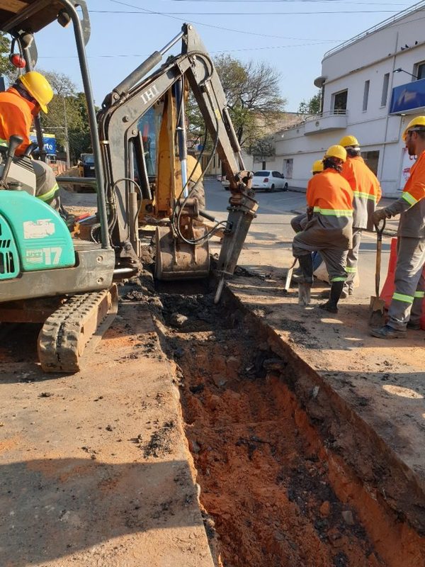 Nuevos frentes de obras para la red cloacal en Asunción serán abiertos esta semana