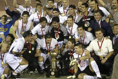 El aniversario 17 de la Recopa, último título internacional de Olimpia