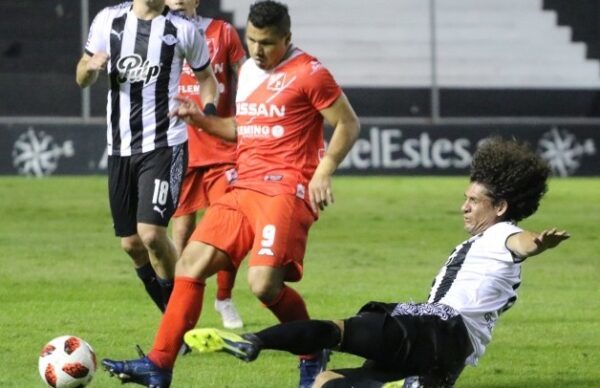 Libertad y River empatan en el último amistoso