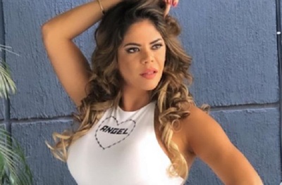 Simone Villar aparece en el videoclip de Máximos Qmbieros
