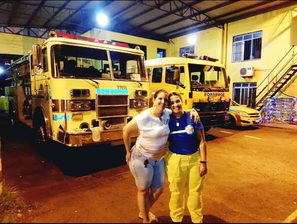Por su cumpleaños, bombera luqueña colecta dispositivos para ayudar a niños indígenas • Luque Noticias