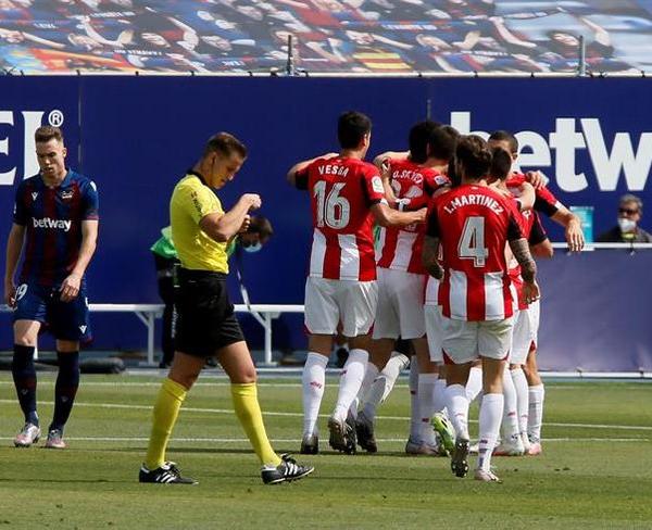 Goles del triunfo de Bilbao sobre Levante por 2-1