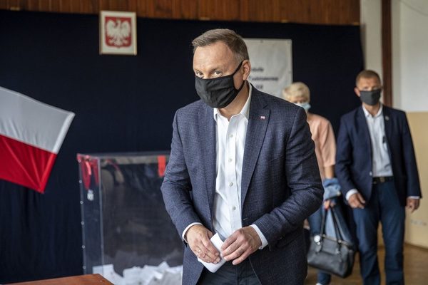 Polonia: Dos Candidatos declaran victoria en elección presidencial