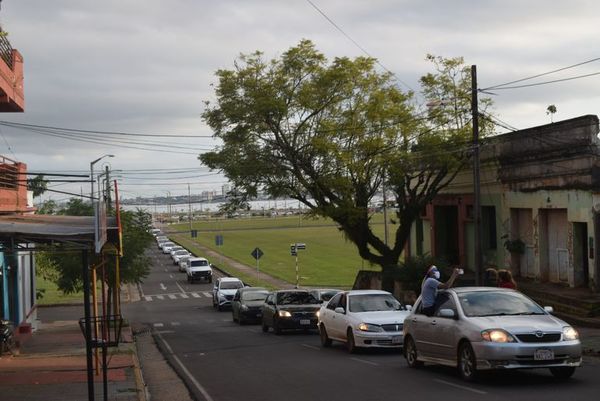 Caravana en apoyo al intendente de Encarnación  - Nacionales - ABC Color