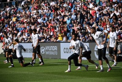 El PSG regresa con público y exhibición de sus 'cuatros fantásticos'