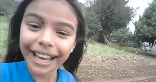 Video de niña paraguaya cantando en huerta de abuelos emociona en las redes