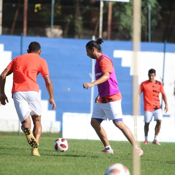 Por romper el protocolo, 'Lolo' Abente es separado del plantel