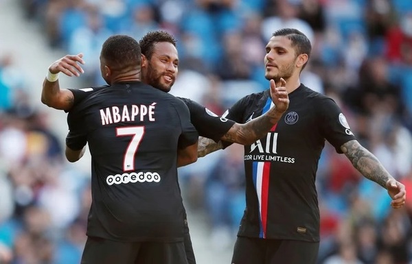El PSG aplasta al Le Herv en amistoso disputado con público
