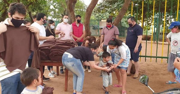 Acercaron donaciones a niños de la Chacarita