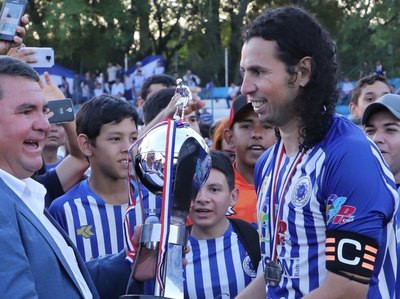 “Lolo” Abente chocó tatáre y rajó del lugar | Crónica