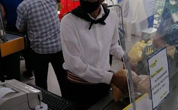 HOY / Por 45 positivos, mandan a cuarentena a los 400 empleados de supermercado El Cacique