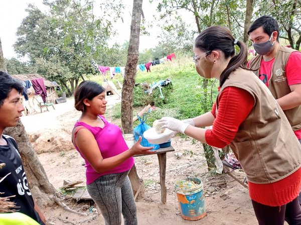 Entregan almuerzo solidario a 400 personas de comunidad indígena