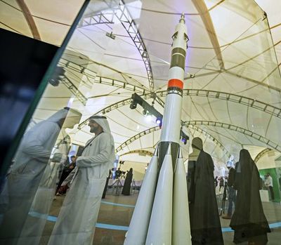 Emiratos abre la puerta a su futuro con su primera misión a Marte - Tecnología - ABC Color