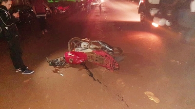 Motociclista muere al estrellarse contra  la parte trasera de un camión sin luces – Diario TNPRESS