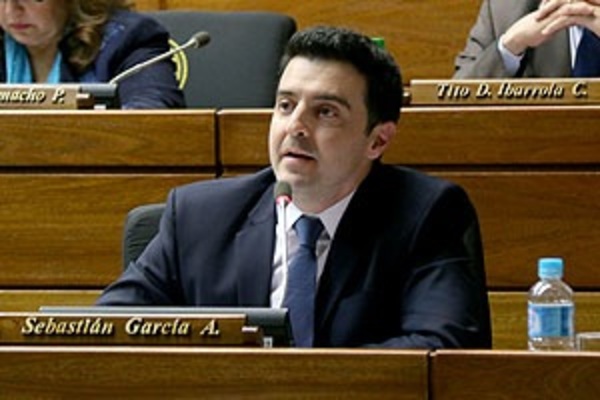 Aseguran que el viceministro Rolón debe dar un paso al costado para que el Ministerio de Salud recupere la credibilidad
