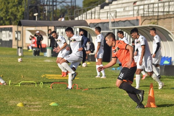 General Díaz, el club que hace lo imposible para evitar el reinicio del fútbol