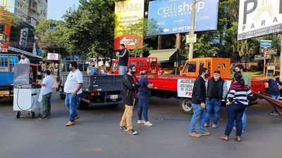 Camioneros bloquean la ruta PY02 para exigir rehabilitación del despacho menor - ABC en el Este - ABC Color