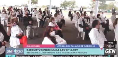 "Haz lo que yo digo, no lo que yo hago"; mientras pide evitar aglomeración, el presidente la permite en el Palacio de López - ADN Paraguayo