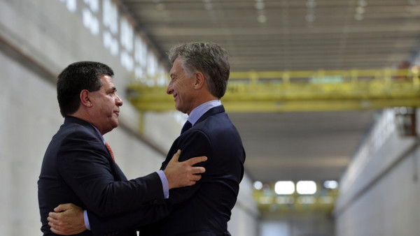¡Lluvia de críticas! Visita de Macri a Cartes, sin que deba cumplir cuarentena, desata furia en las redes - Megacadena — Últimas Noticias de Paraguay