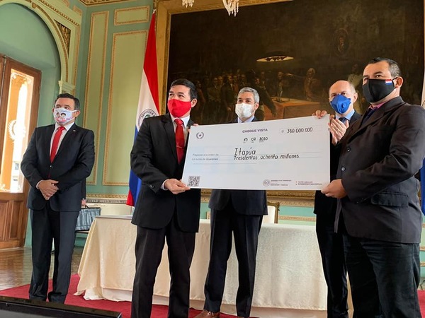 ITAPÚA RECIBE RECURSOS PARA CONSTRUIR SANITARIOS DIGNOS EN 10 ESCUELAS.