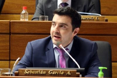 Diputado confirma que tercera prueba de Covid-19 dio negativo
