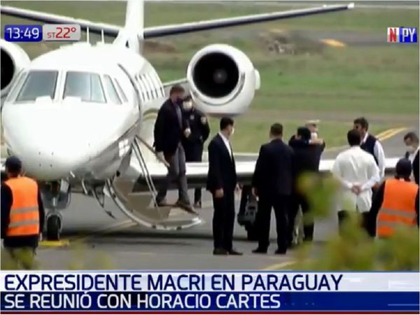 El efusivo saludo de Cartes y Macri, sin respetar protocolos de Salud