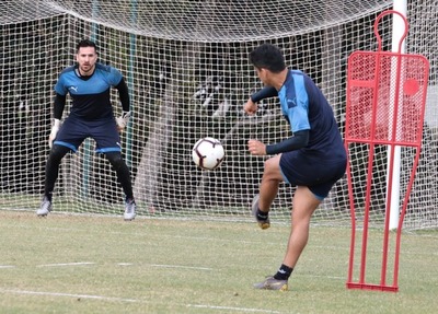 Cuarta semana de trabajo de los futbolistas albirrojos en Ypané