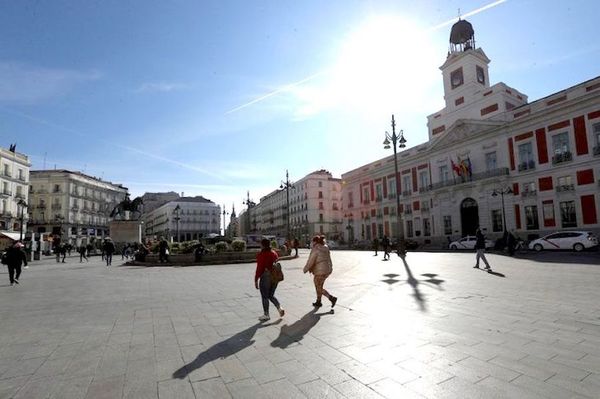 Españoles salen a pasear y una parte del mundo inicia de a poco su desconfinamiento - La Mira Digital