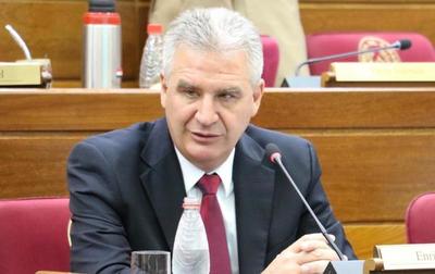 Bacchetta renuncia como líder de bancada de Colorado Añetete en el Senado - ADN Paraguayo