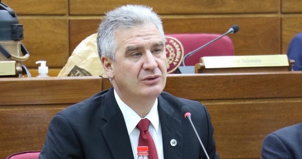 Enrique Bacchetta renuncia a liderazgo de bancada de Colorado Añetete.