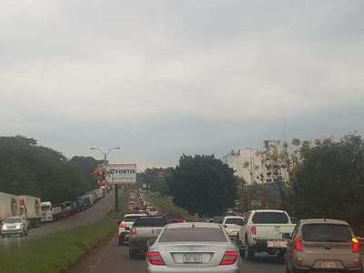 Empresarios y comerciantes de frontera piden reactivación económica en nueva caravana - ADN Paraguayo