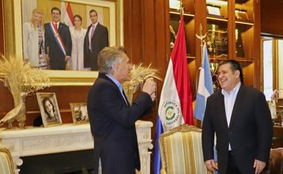 Cartes dice que habló con Macri sobre "la actualidad regional"