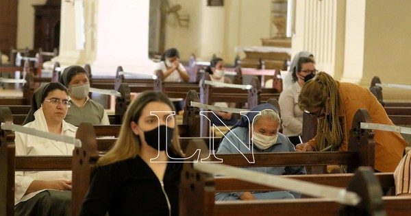 Devotos celebran hoy el día de la Rosa Mística, en medio de restricciones