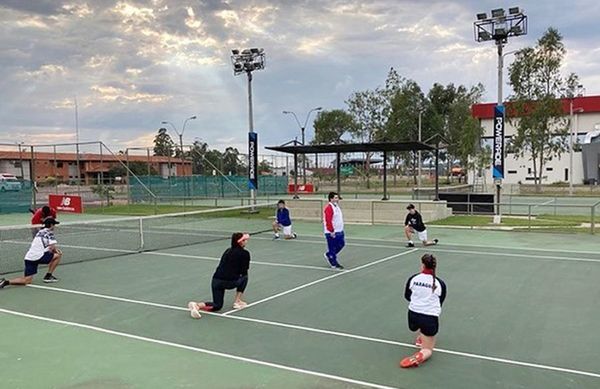 Seleccionados entrenan con Pecci - Tenis - ABC Color