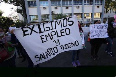 Profesionales de blanco capacitados por Becal anuncian nueva movilización frente al Ministerio de Salud » Ñanduti